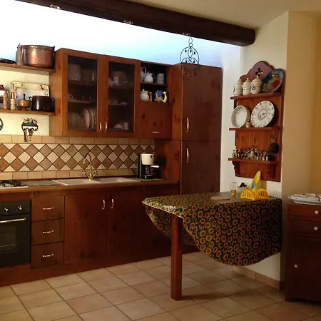 Naira Bed & Breakfast