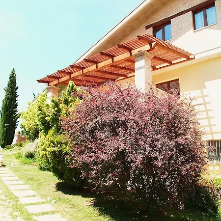 Naira Bed & Breakfast *